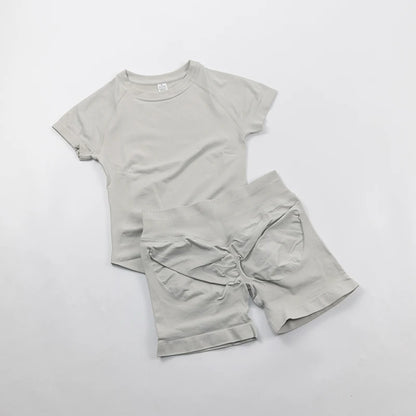 Seamless Yoga Set Fitted Workout Clothes Woman Gym Wear Short Sleeve Top Shirt Scrunch Booty Gym Shorts 2 Piece Sports Suits