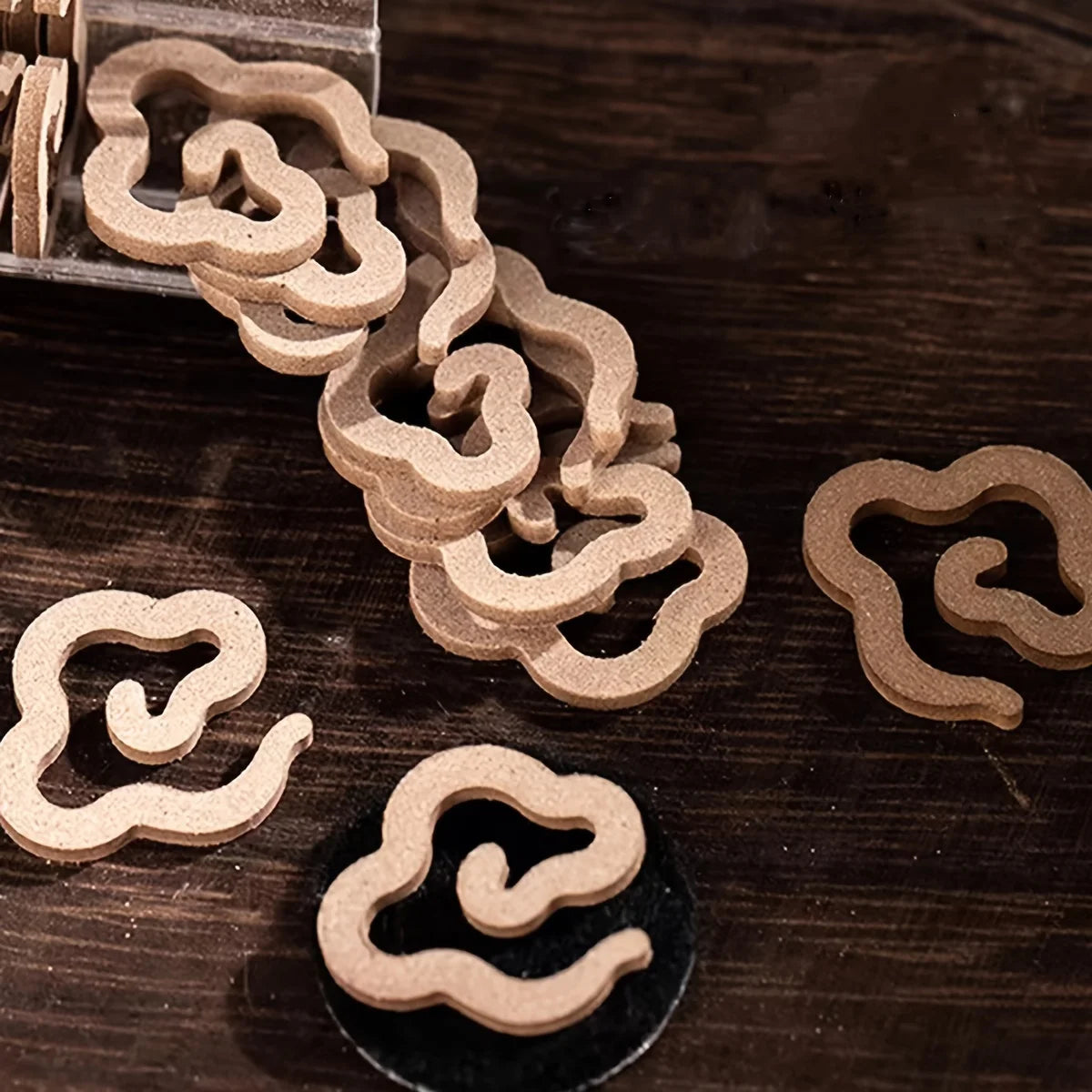 A Set of Fragrance Diffuser Rings Without Feathers, Including Jasmine, Lavender, Rose, Cherry, Lily, Gardenia, Dragon's Blood, White Sage, Vanilla, Lemongrass, Palo Santo and Other Floral and Woody Scents, Totaling 38 Pieces