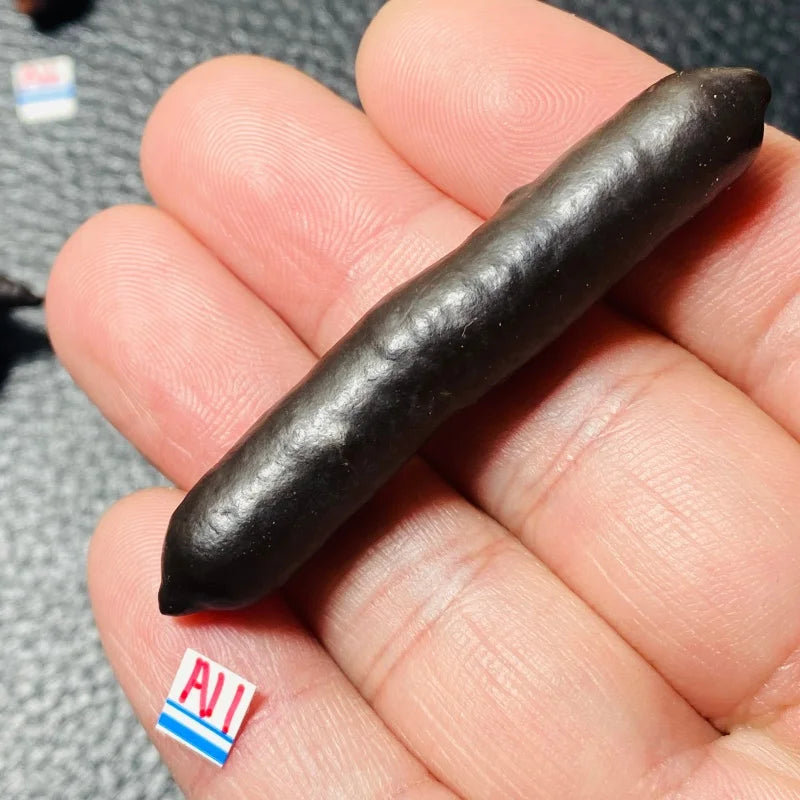 Natural black raw mineral specimen - Energy Forecasting Stone, Aromatherapy, Healing, A Beautiful Gift Playing with the palm