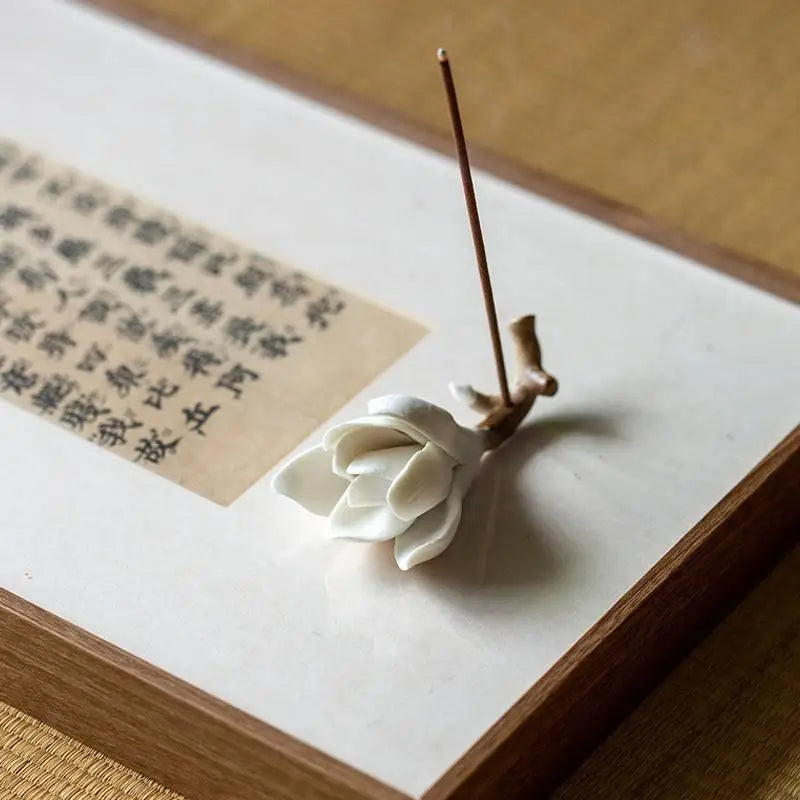 Ceramic Handmade Magnolia Flower Incense Stand Creative Indoor Zen Incense Holder Incense And Tea Ceremony Decoration Gift