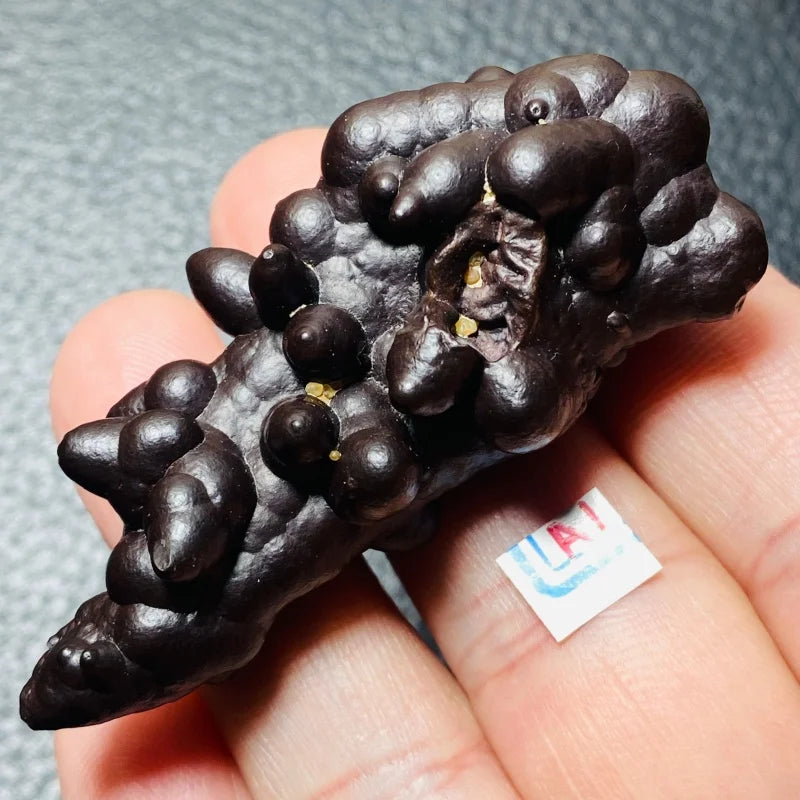 Natural black raw mineral specimen - Energy Forecasting Stone, Aromatherapy, Healing, A Beautiful Gift Playing with the palm