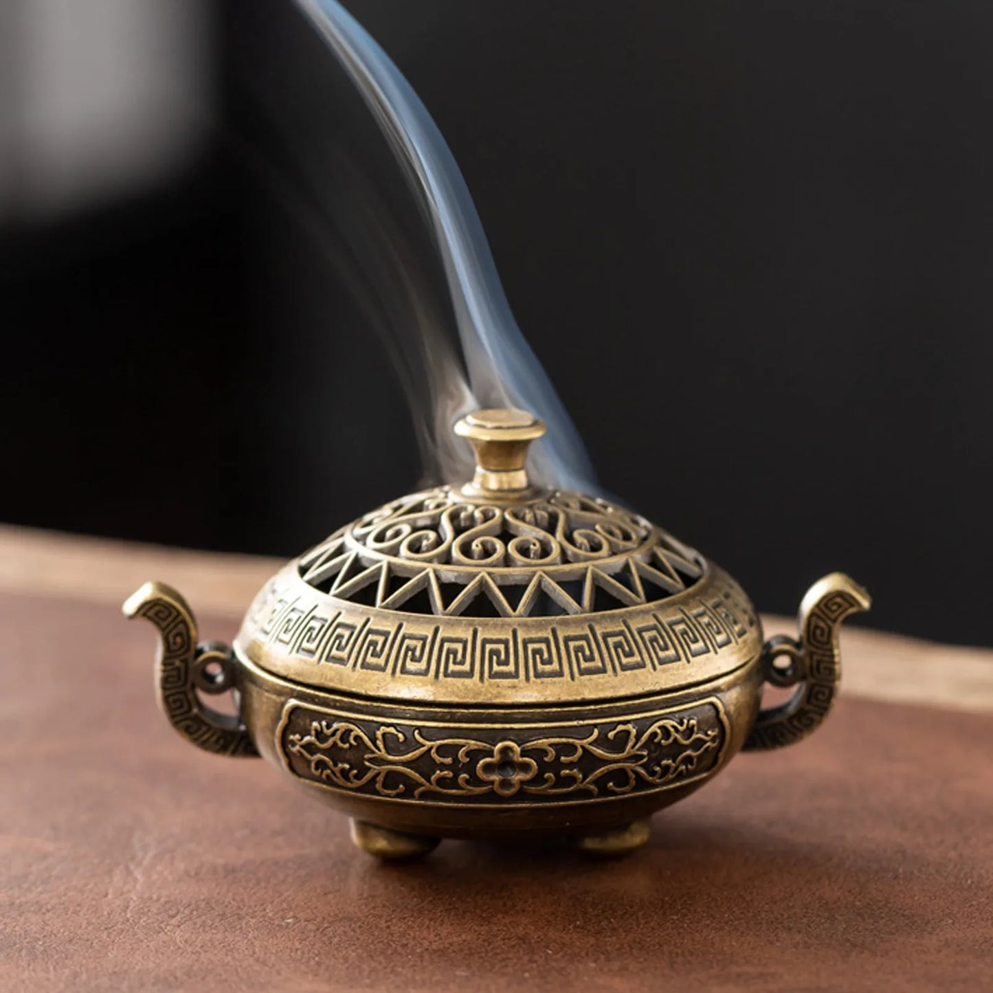 Small Incense Burner, Vintage Alloy Incense Burner with Hollowed Out Patterns, Household Room Aroma Diffuser, Mini Censer
