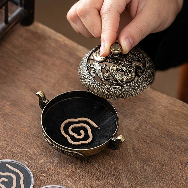 Antique Incense Burner Buddhist Hollow Incenses Holder With Cover Chinese Ancient Mini Censer Ornaments Home Office Decoration